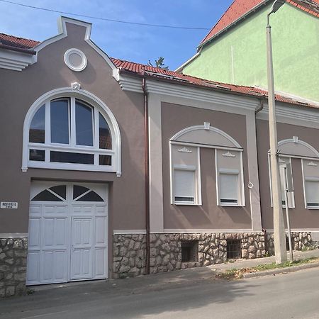 Berzsenyi Apartmanhaz Kaposvár Esterno foto